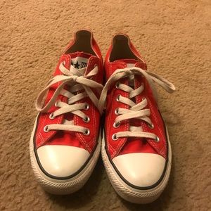 Red low top converse
